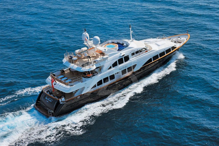 Sea Blue'Z yacht exterior 4