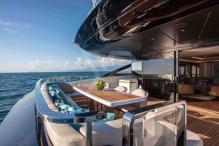 Yesenia yacht exterior 36