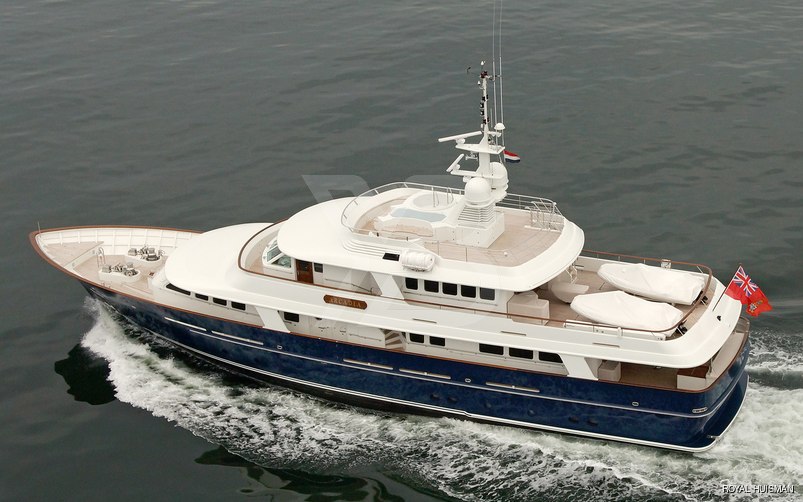 Arcadia yacht exterior 3