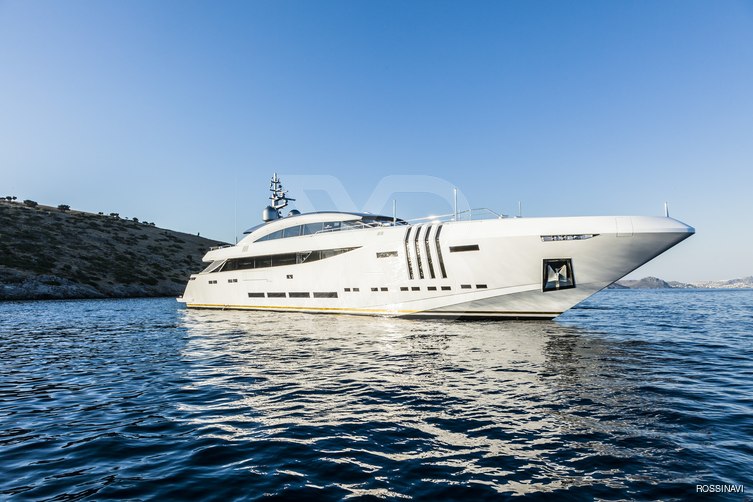 Vellmari yacht exterior 11