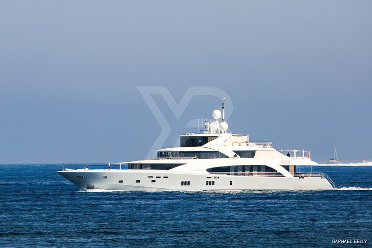 Mariu yacht exterior 3