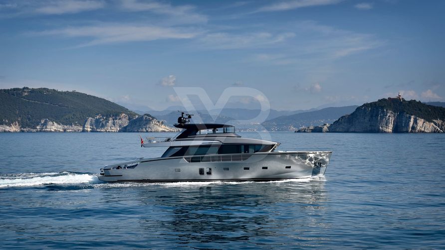 Bella Bianco yacht exterior 9