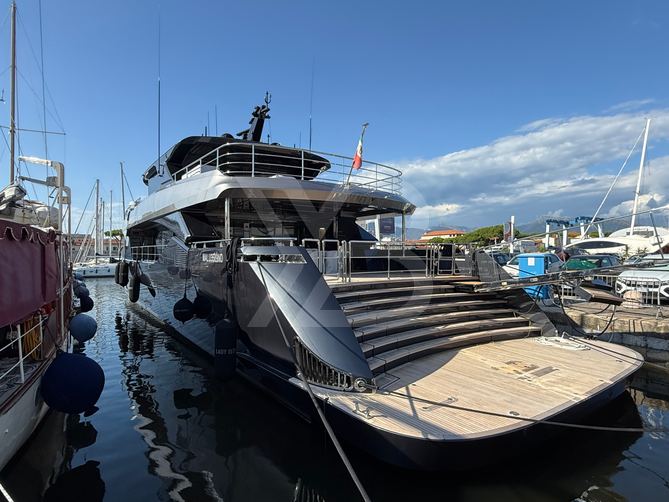 Lady Betty yacht exterior 6
