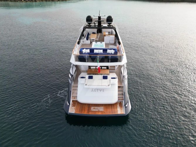 ALTVS yacht exterior 6