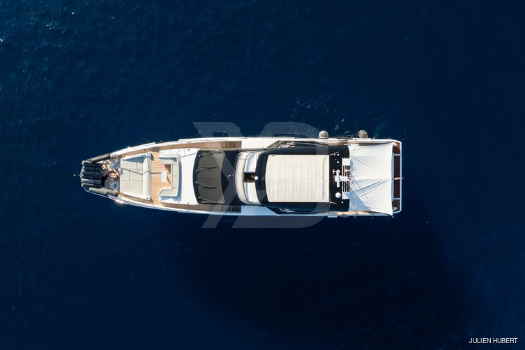 Chillin' yacht exterior 4