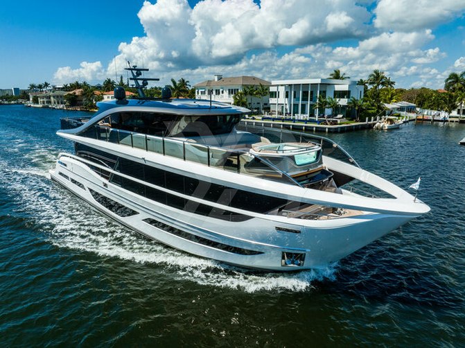 Splash yacht exterior 4