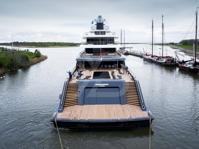 Drizzle yacht exterior 6