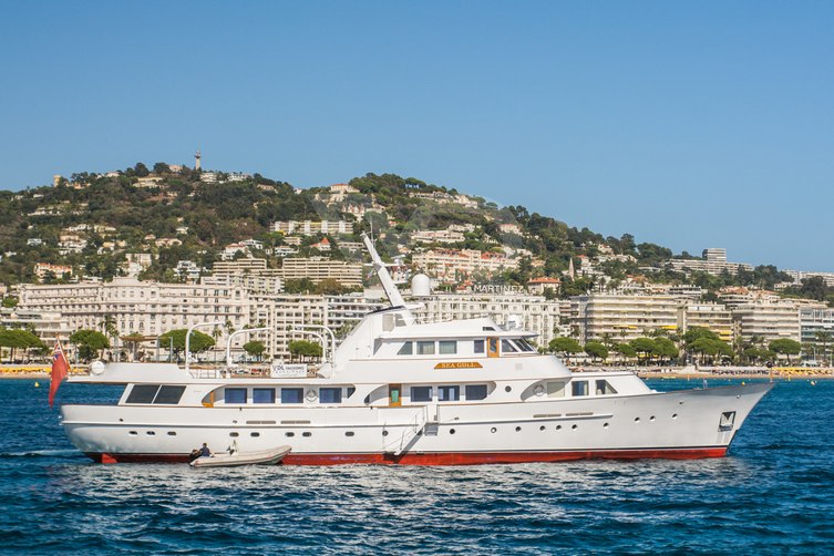 Seagull of Cayman yacht exterior 4