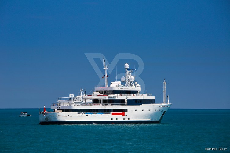 Tribu yacht exterior 11