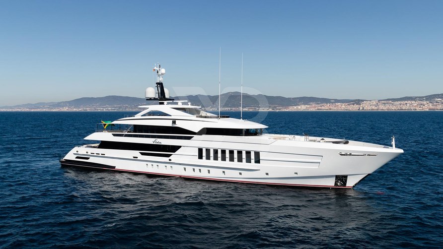 Vida yacht exterior 2