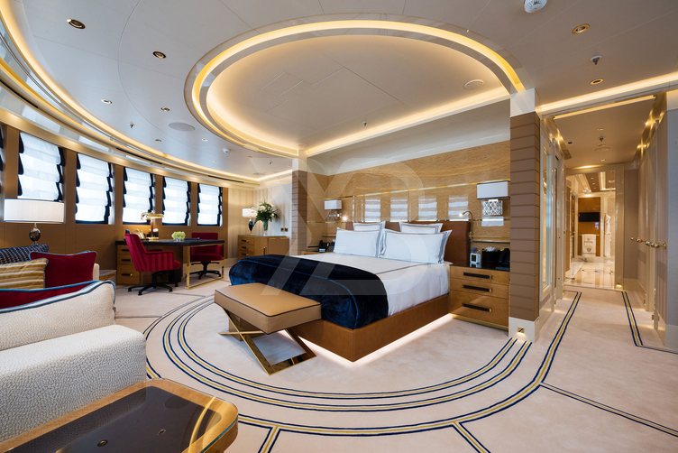 Queen Miri yacht interior 9