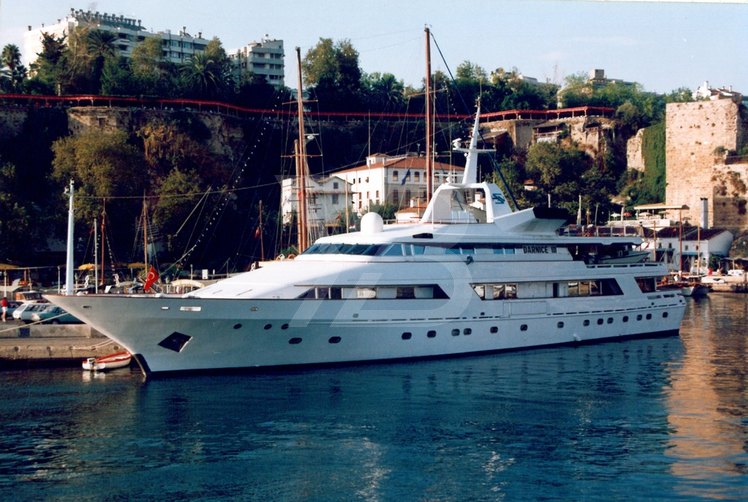 Darnice III yacht exterior 13