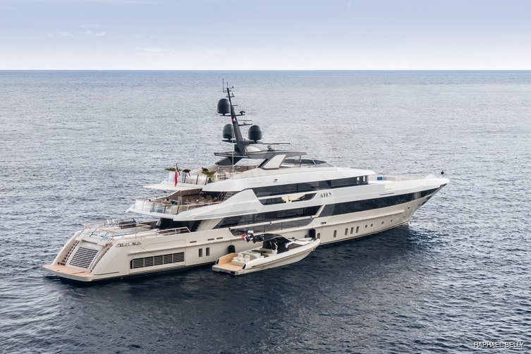 Aily yacht exterior 5