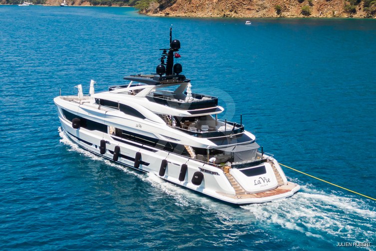 La Vie yacht exterior 8