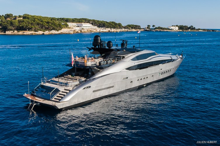 Five yacht exterior 8