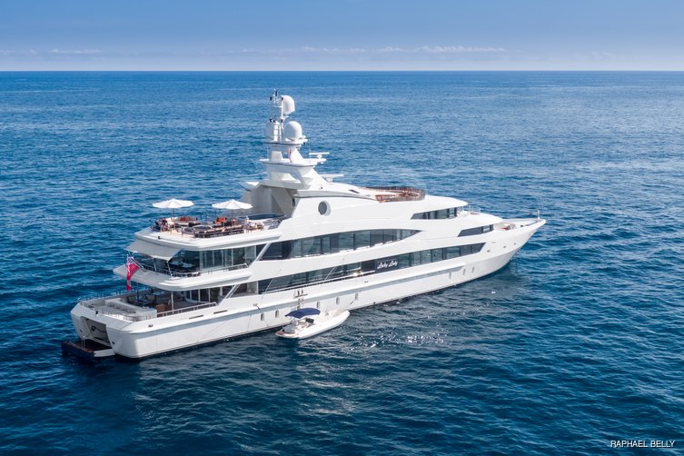 Lucky Lady yacht exterior 10