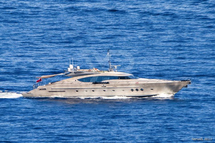 Escape yacht exterior 3