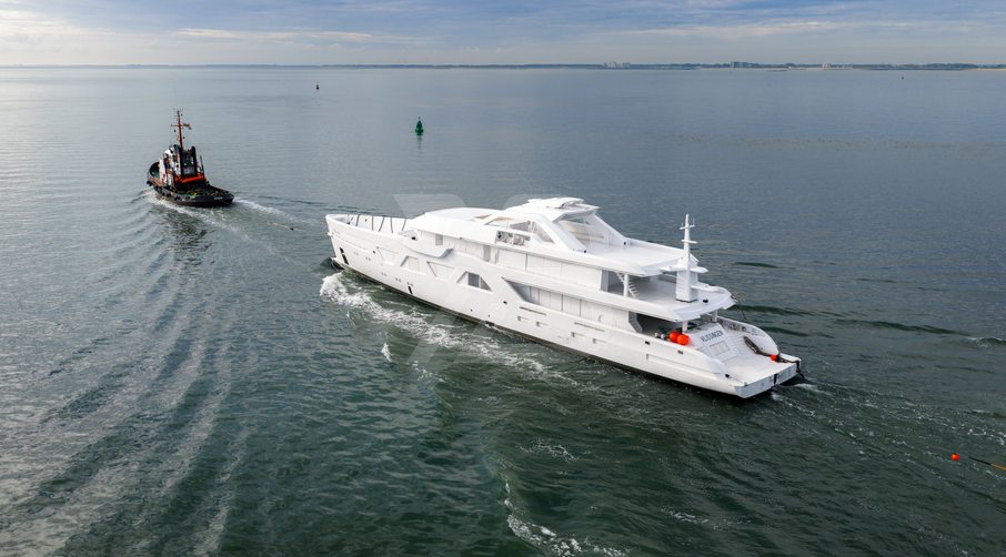 Amels 6010 yacht exterior 4