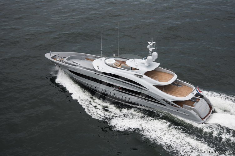 Omaha yacht exterior 5