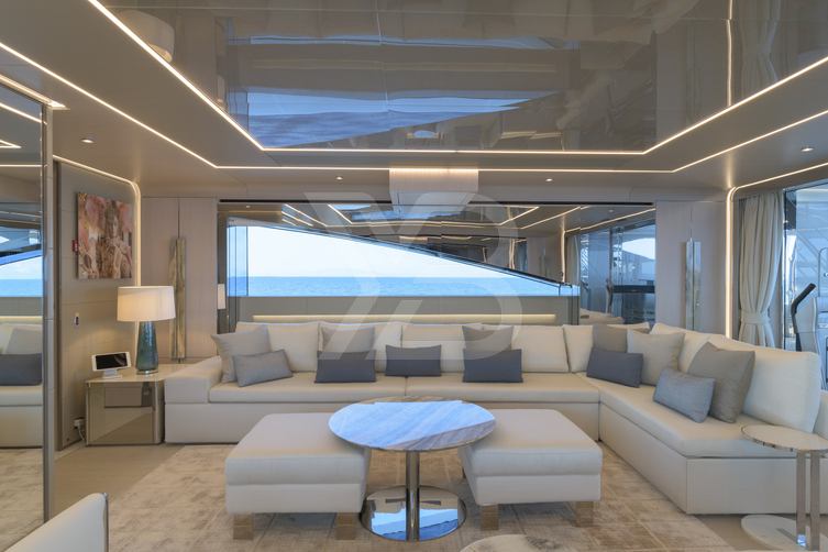 EIV yacht interior 12