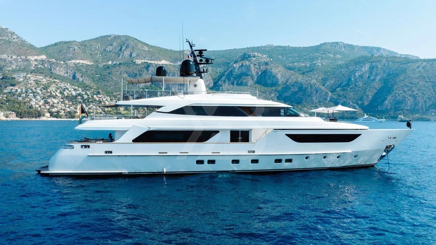 Away yacht exterior 4