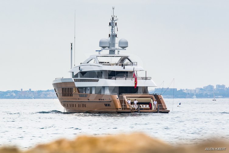 Azamanta yacht exterior 17