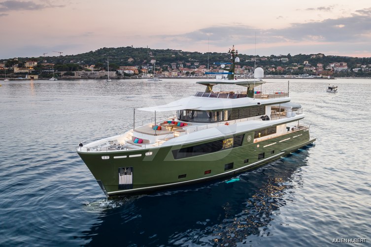 Hyhma yacht exterior 7