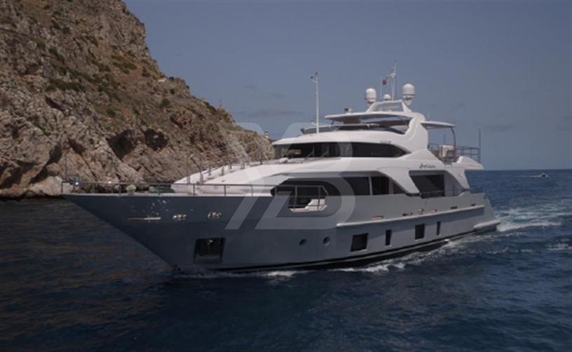 Horizon yacht exterior 3