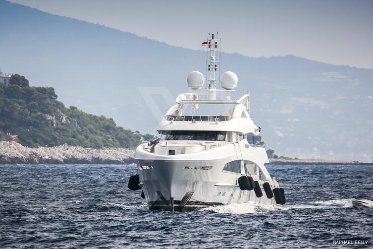 Mado yacht exterior 3