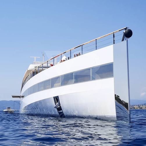 Venus yacht exterior 10