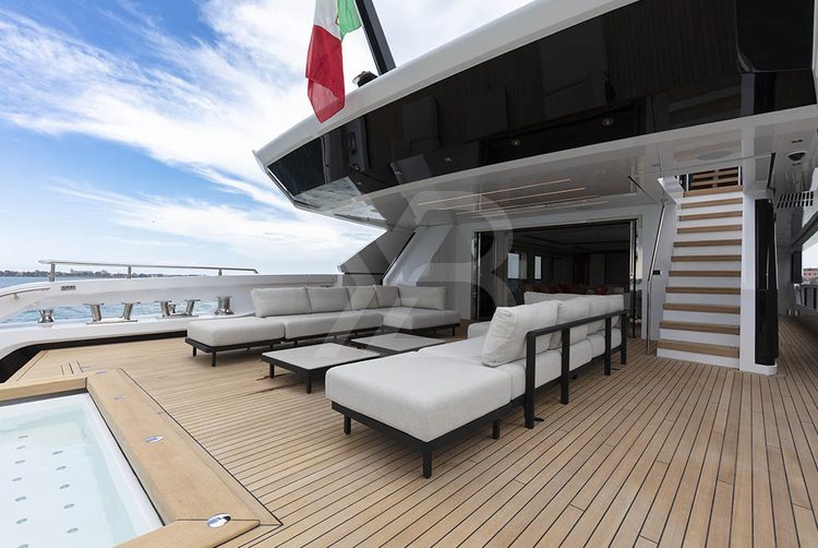 Vayus yacht exterior 7