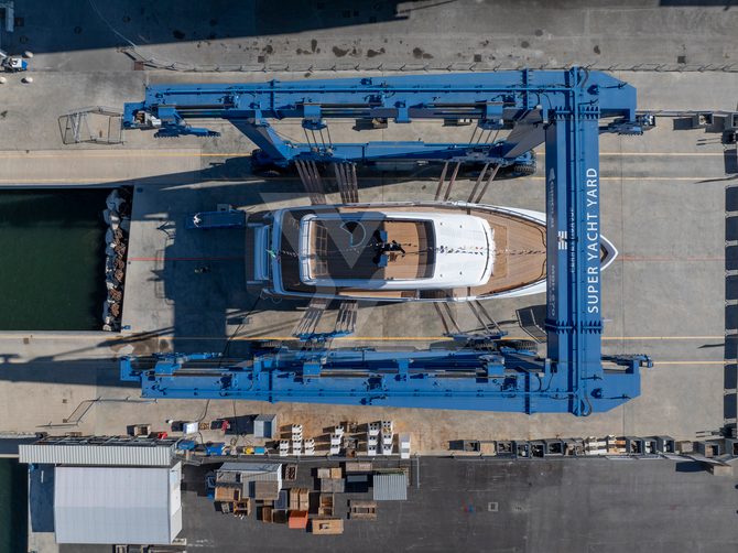 Claire de Lune yacht exterior 10