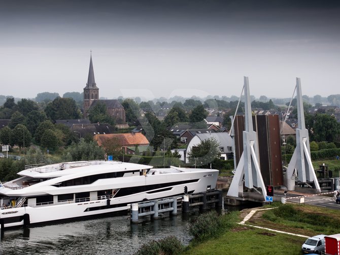 Santosha yacht exterior 10