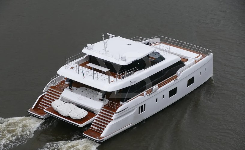 Thea VI yacht exterior 3