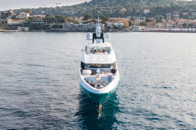 Jewels yacht exterior 3