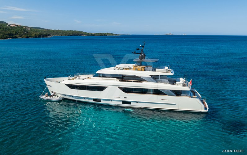 Penta yacht exterior 2