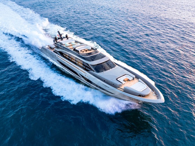 Effe yacht exterior 3