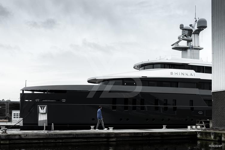 Shinkai yacht exterior 7