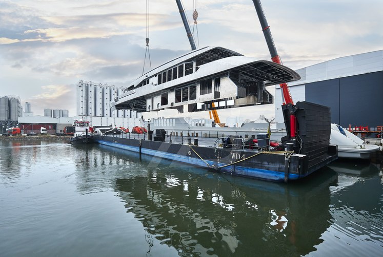 Moskito yacht exterior 39