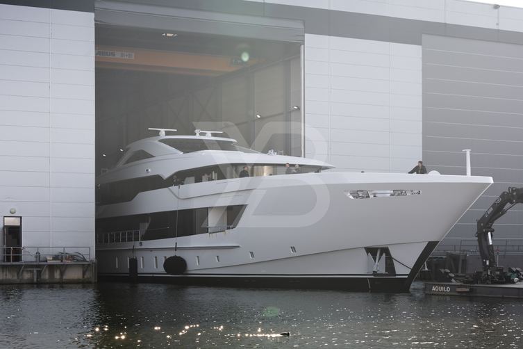 Warda yacht exterior 3