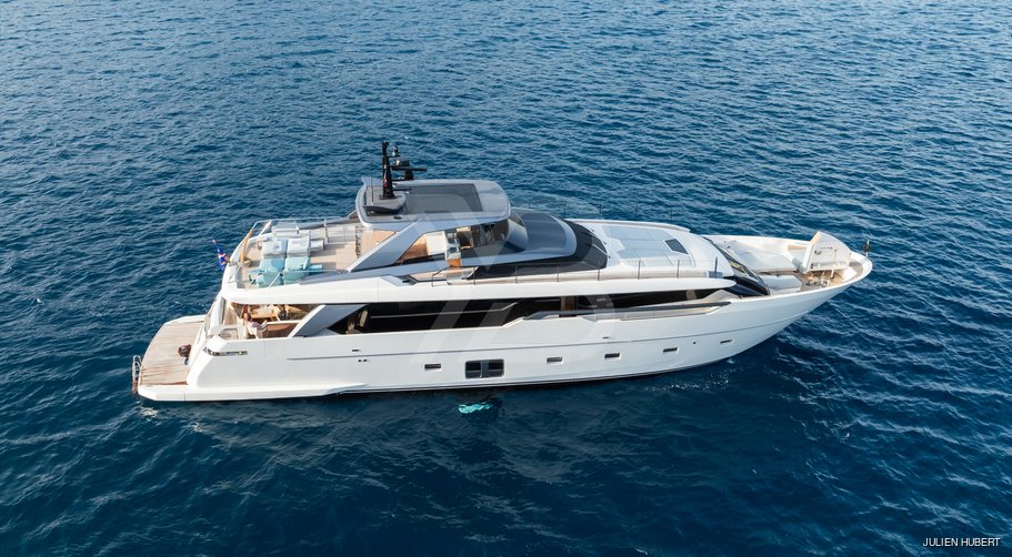 Kapusha yacht exterior 2