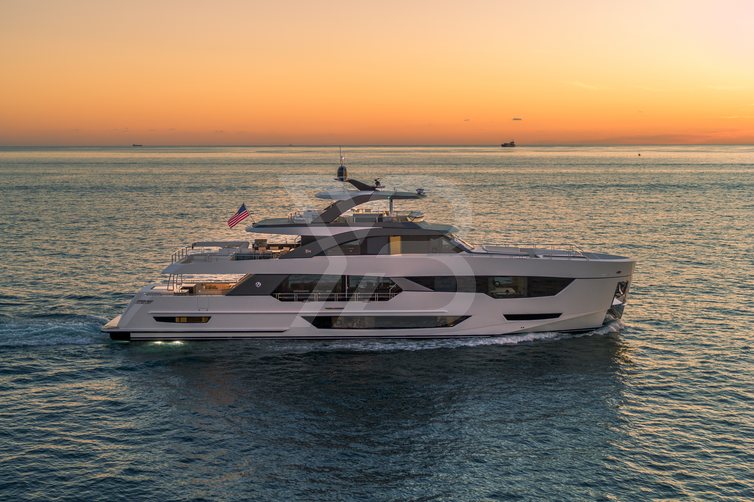 Möbius yacht exterior 2