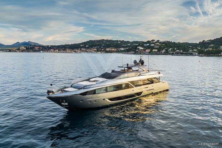 Janette yacht exterior 7