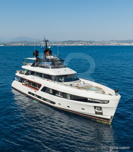 Koju yacht exterior 9