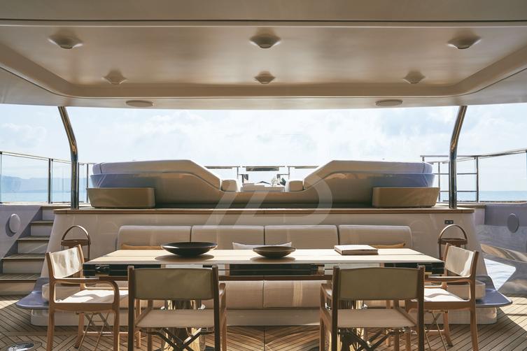 Tanelorn yacht interior 77