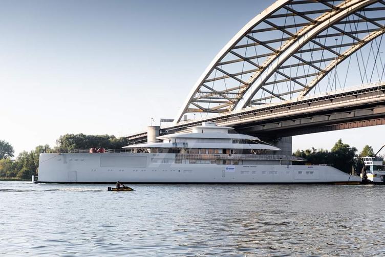 Feadship 824 yacht exterior 6