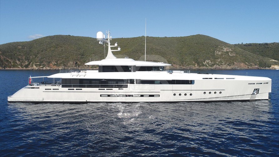 Endeavour 2 yacht exterior 2