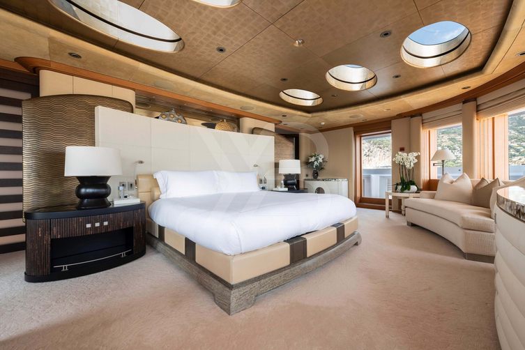 Sunrays yacht interior 8