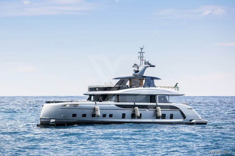 Jaaber yacht exterior 16