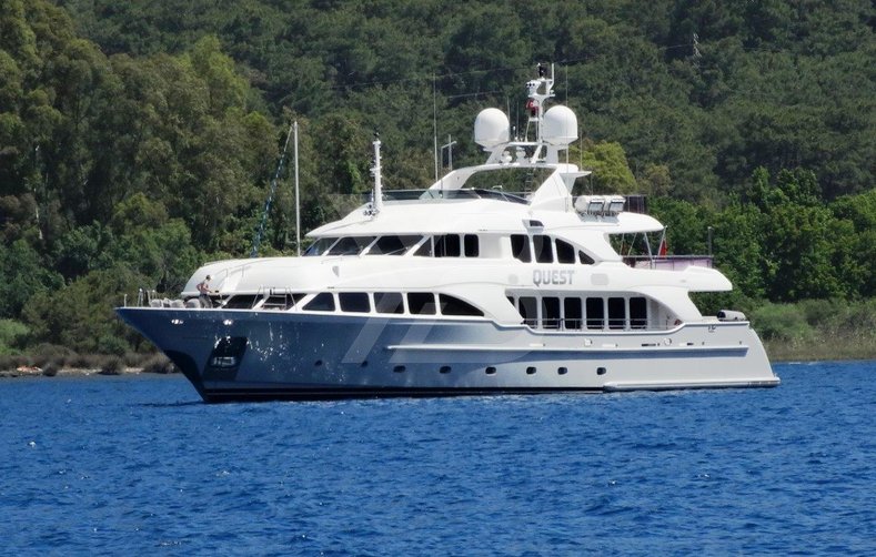 Quest R yacht exterior 7